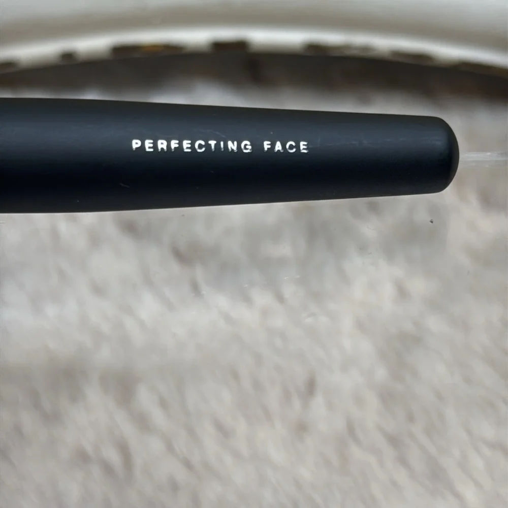 bareMinerals | Luxe Performance Brush, NWT